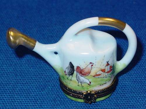 WATERING CAN W/CHICKEN